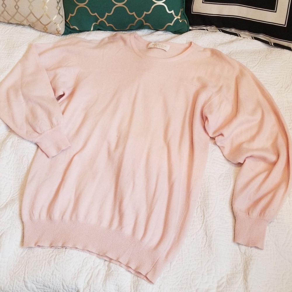 Cashmere sweater with bilow sleeve